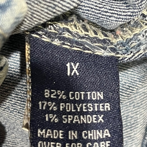 Amethyst Women's 1X Denim Vest Acid Wash Jean Sleeveless Button Up Top - Picture 3 of 6